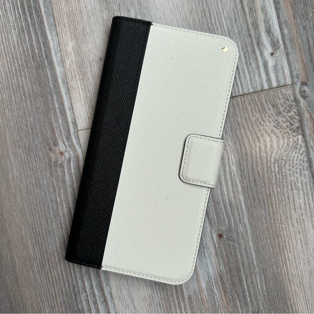 Chic Black and White Wallet Case